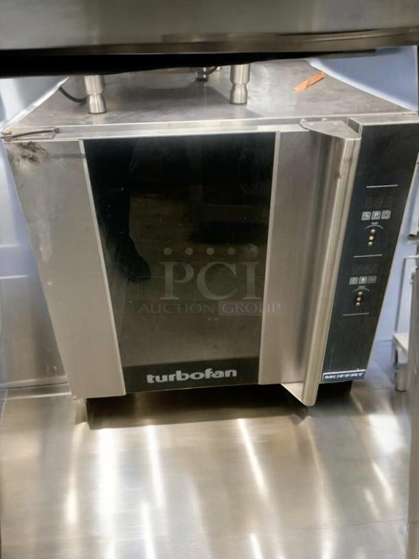 Moffat Turbofan digital control commercial convection oven, prime condition, stainless steel, fully tested and working.