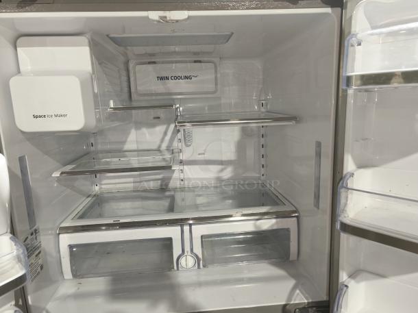 Samsung RF4287HARS 28 cu ft 4-Door French Door Refrigerator, FlexZone™ Drawer, Twin Cooling, Space Ice Maker, excellent condition.