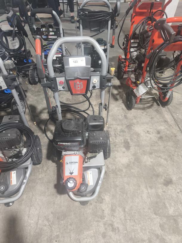 Husqvarna PW-3200 gas pressure washer, 3200 PSI, model 022007, heavy-duty, tested, working condition.