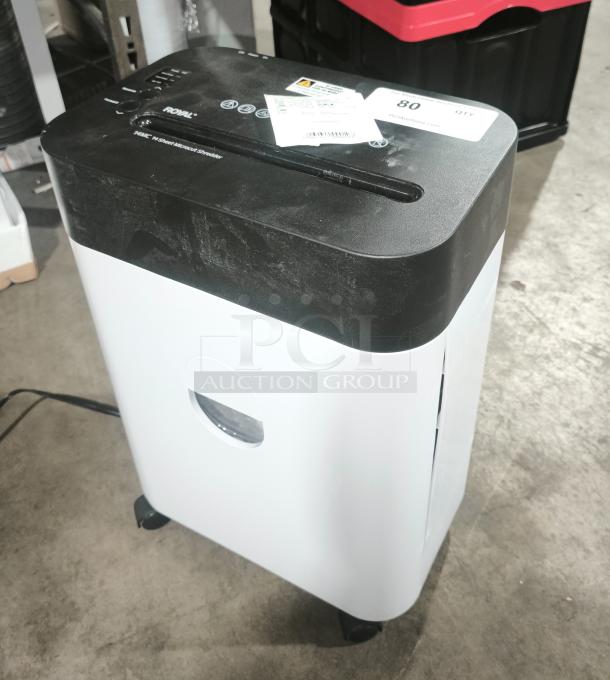 ROYAL 14MC micro cut paper shredder, new condition with 14-sheet capacity. Black and white design, visible control labels.