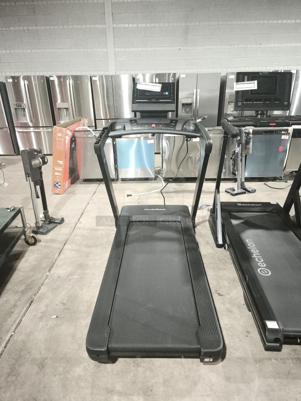 French Fitness FF-T600 treadmill with 7" blue LCD screen, brand new condition, sturdy design for home exercise.