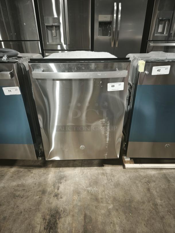 NEW GE 24″ Smart Built‑In Dishwasher, model PDT795SYVFS, with top controls, 3rd rack, and UltraFresh System. Bent lower panel.