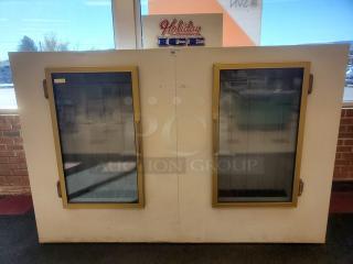 Leer Indoor Ice Merchandiser, Model M1000AGR404, with two glass doors and visible "Holiday Ice" signage on top.