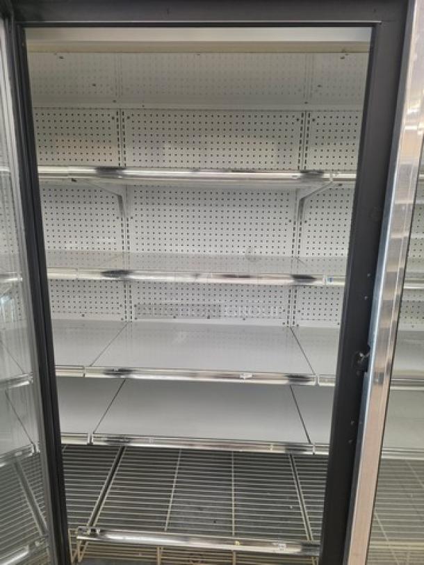 Kysor/Warren freezer display case model LV5H1-5U, sold by the door. No compressor included. Shelves intact, good condition.