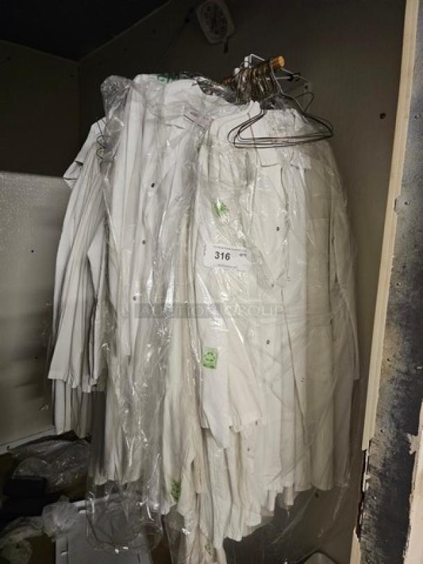 Lot of white butcher coats on hangers, plastic-wrapped, various sizes, excellent condition, visible tag with number 316.