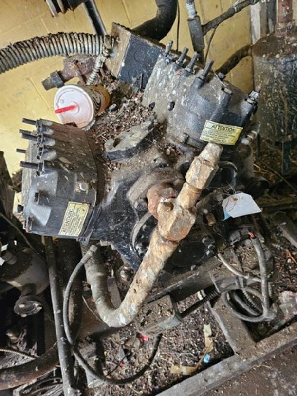 Commercial refrigeration compressor rack, medium temp, 404A, 40 HP, showing signs of wear. Removal instructions noted.