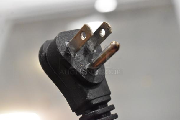 Close-up of a standard 110V, 1-phase plug for a Healthy Choice SD-220Y commercial freezer merchandiser.