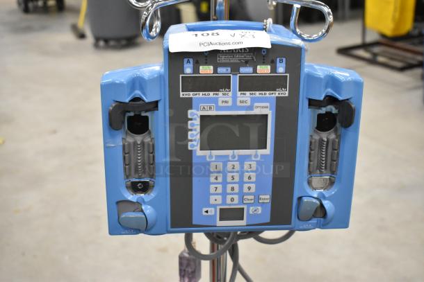 Alaris Signature Edition Infusion System on casters; includes digital display and control panel. Appears in good condition.