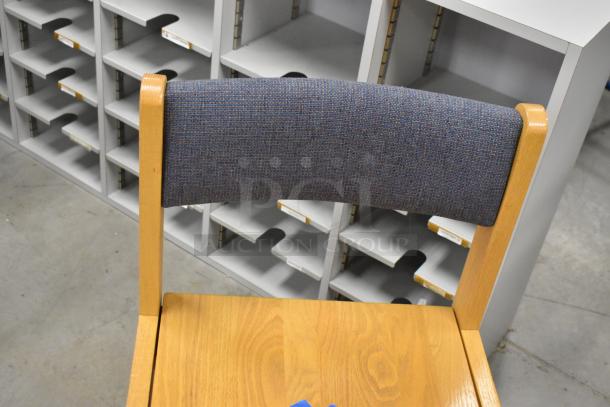 Wood-pattern chair with blue fabric backrest, part of a lot including two chairs and a bookshelf. Auction item, good condition.