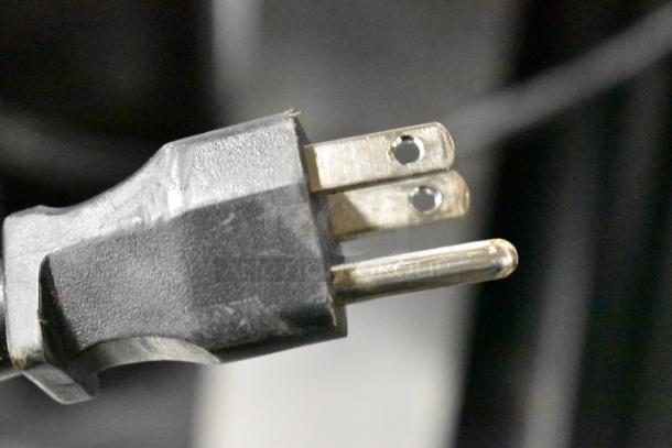 Plug of 2016 Bunn G3 HD Coffee Bean Grinder, 120 Volts, 1 Phase. Close-up showing three-prong plug detail.