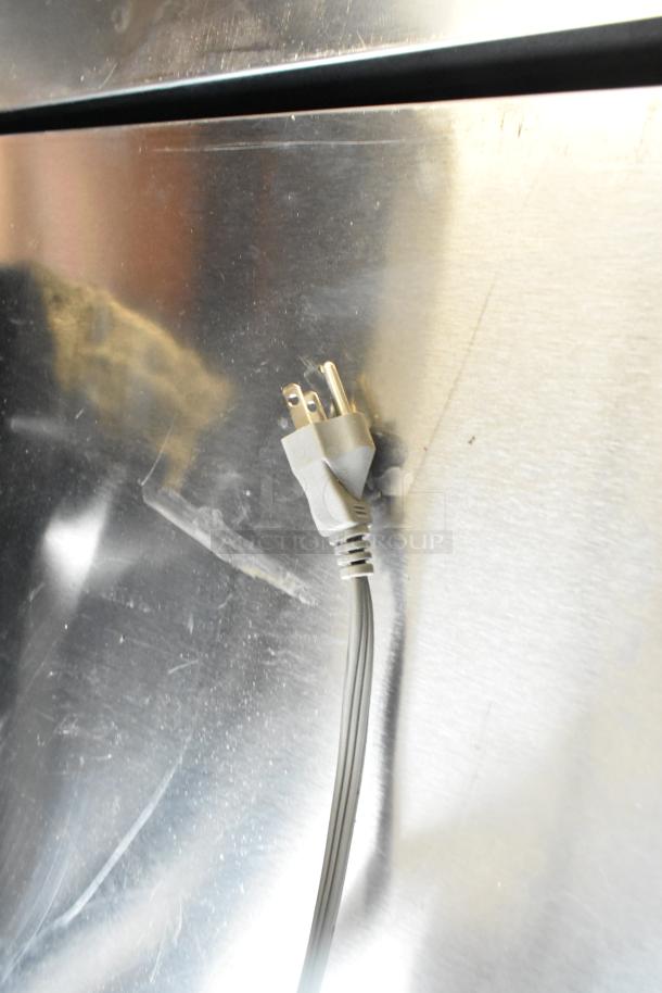 2020 Comfee EM720CPL-PMB countertop microwave oven power cord detail. 120 volts, 1 phase.