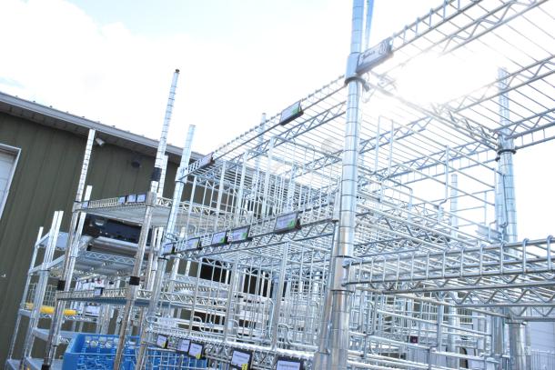 Chrome finish 4-tier wire shelving unit, includes metal baking pans, buyer must dismantle, freight charges apply.