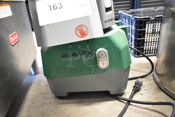2020 AvaMix 928BASEFP34 food processor with continuous feed head, slicing and grating blades, 120V. Green base, visible power switch.