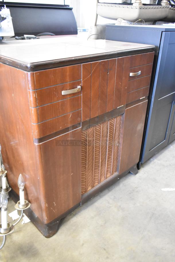 Victrola RCA Victor 67V1 wood pattern counter with built-in record player, vintage condition, features ornate wood design.