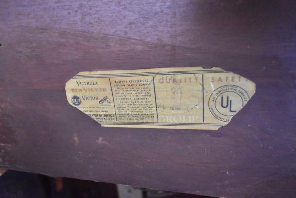 Victrola RCA Victor 67V1 wood counter with record player, features intact label detailing antenna connections, UL certified.