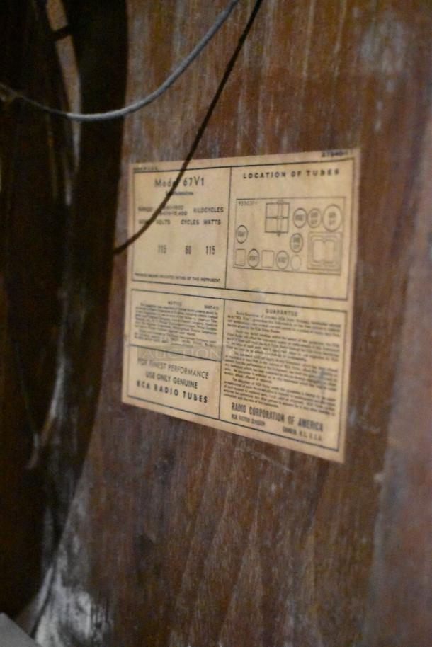 Victrola RCA Victor 67V1 wood pattern counter with record player. Visible label detailing tube locations. Classic model.