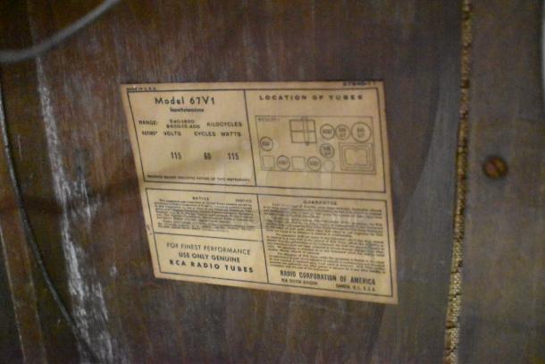 Victrola RCA Victor 67V1 wood-pattern counter with record player, label details specs and tube layout, worn condition.