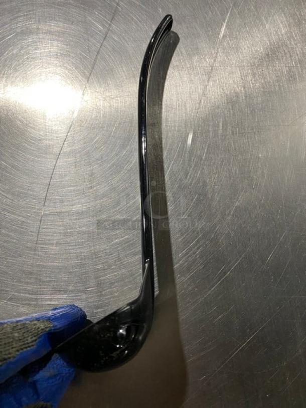 Brand new Carlisle 9.5" black lemon vinaigrette style ladle, model 02955979, shiny finish, ergonomic design.