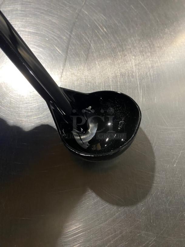 Brand new Carlisle 9.5" black lemon vinaigrette style ladle, Model 02955979, in excellent condition.