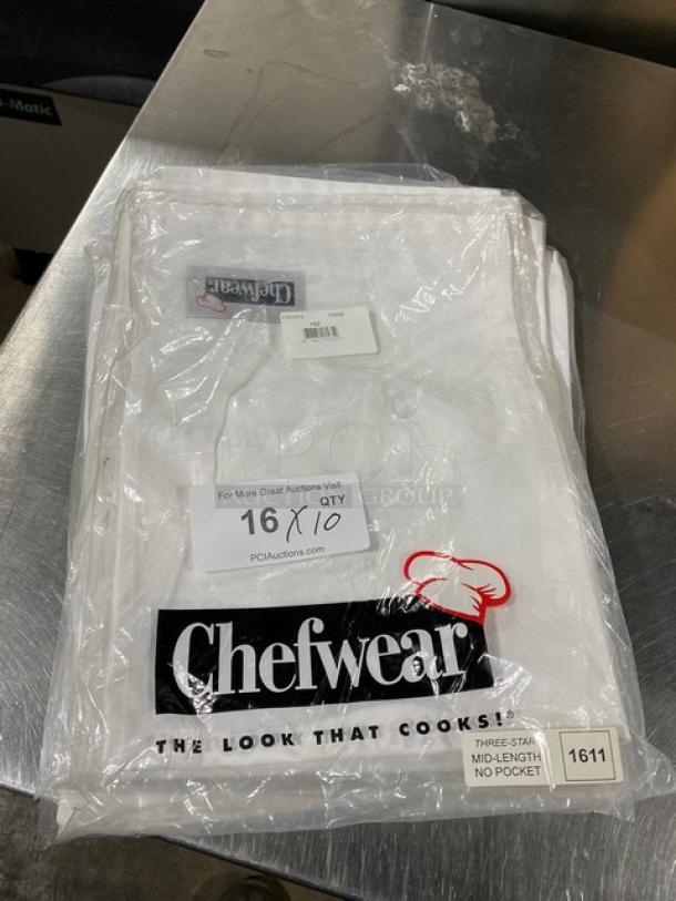 Chefwear CW1611 white waist/bistro apron, new in packaging. Features "Three-Star Mid-Length No Pocket" label.