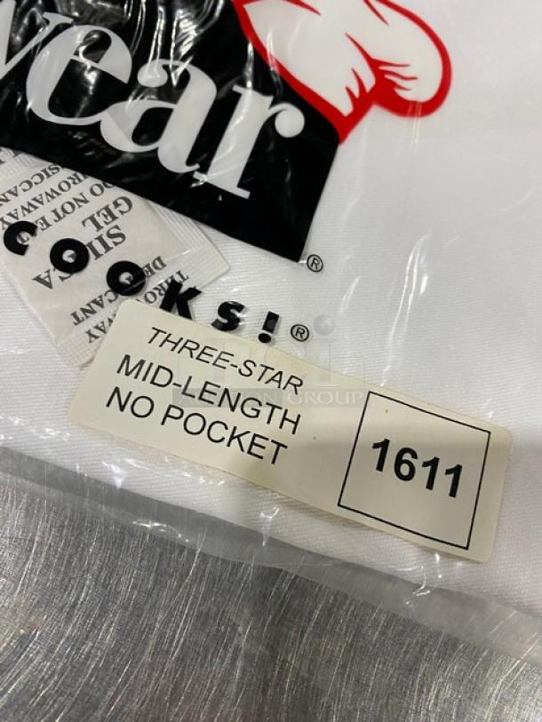 Chefwear CW1611 white bistro apron, mid-length, no pocket. Three-star quality. New in packaging with label.