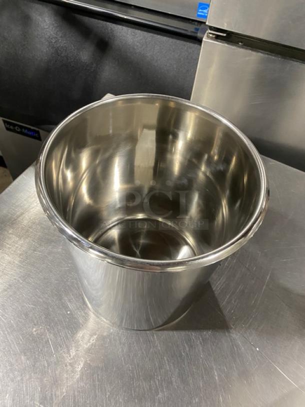 Winco BAM-8.25 stainless steel bain marie pot, new condition, commercial-grade.