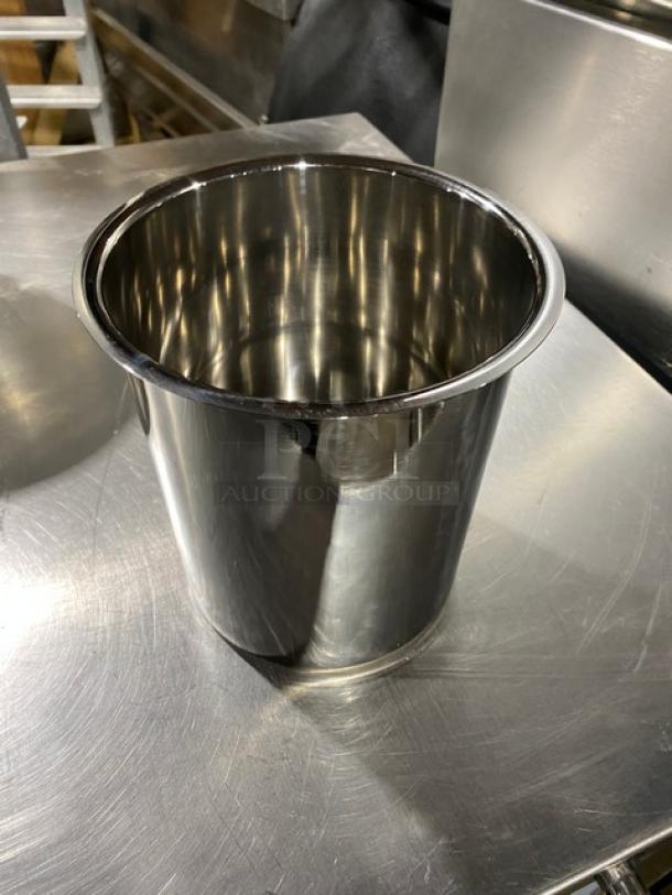 Winco BAM-4.25 stainless steel bain marie, 4.25 quart capacity, polished finish, new condition, ideal for kitchen use.