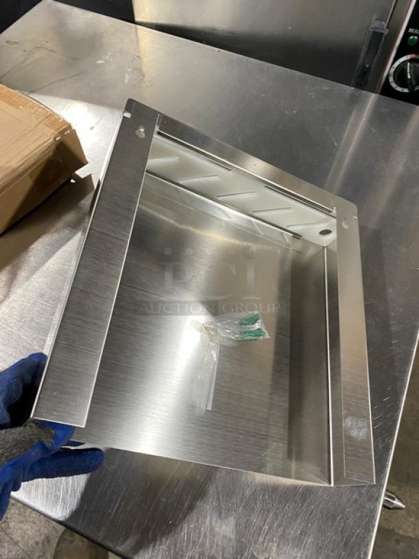 NEW Thunder Group stainless steel knife rack, Model SLKR012, commercial grade, brushed finish, includes mounting hardware.