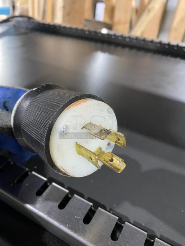 Hatco Commercial Food Warming Merchandiser, Model GR2SDS-360. Black, electric, 120V, 1 Phase. Close-up of plug.