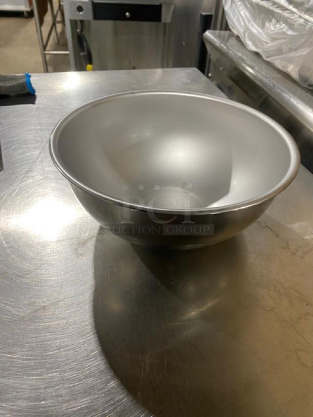 Vollrath stainless steel round 3-quart kitchen bowl, new condition, on a metal surface.