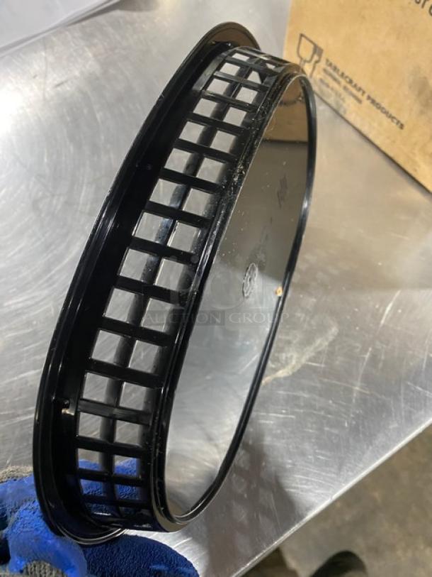 TableCraft 1076BK black plastic fast food basket, new condition. Durable and commercial-grade design.