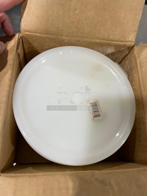 Cambro RFSC2148 round lid in box, white polyethylene, fits 2 & 4 qt containers. New condition, 12 per case.