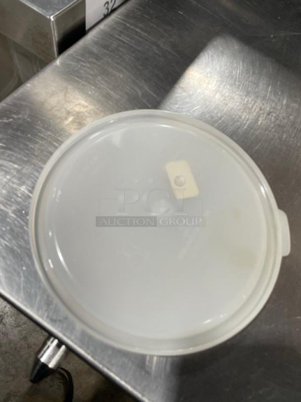 Cambro RFSC2148 lid, clear polyethylene, new condition, for 2 & 4 qt. containers, 12 per case, kitchen storage accessory.