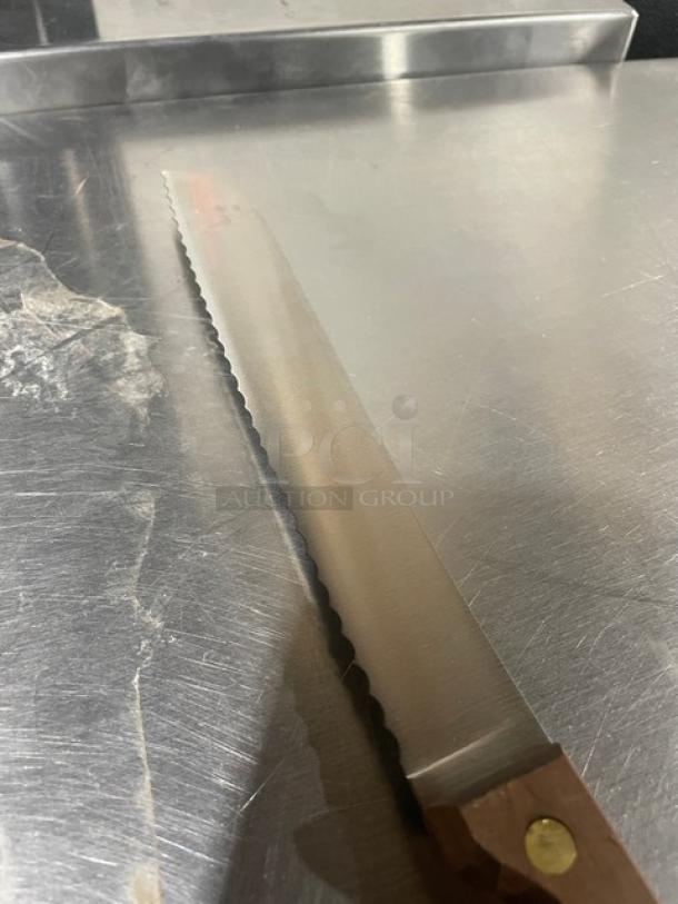 Dexter Russell 8" bread knife, model 628, stainless steel blade, traditional wooden handle, new condition.