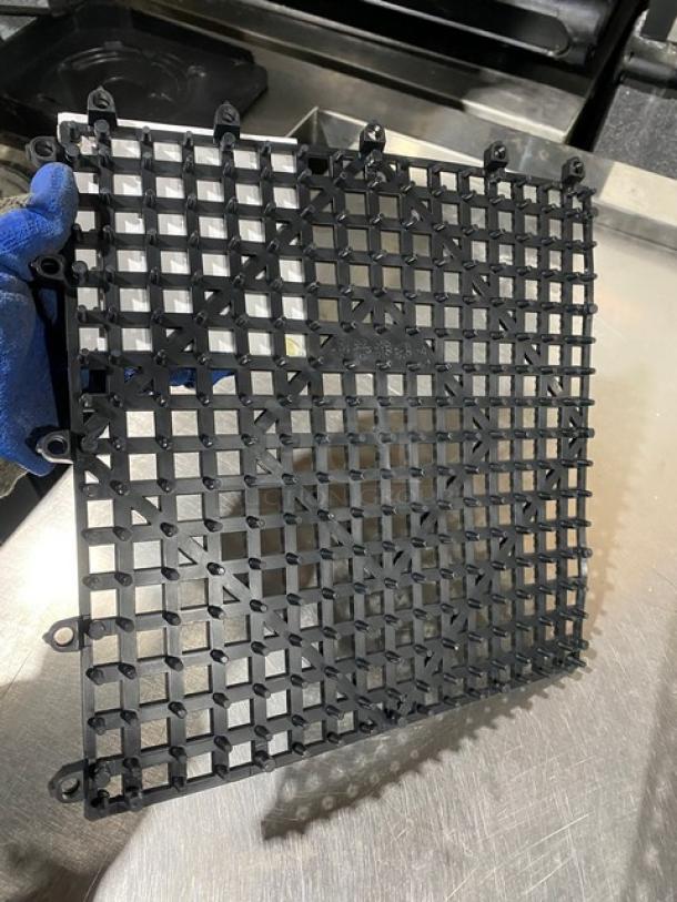 San Jamar VM5280BK Versa-Mat, black, 1' x 1', interlocking design, new condition, ideal for bar use.