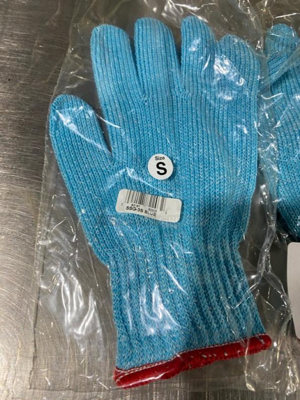 NEW Commercial Blue Small-Size Gloves, Model SSG-3S, in sealed packaging. Size S tag visible.