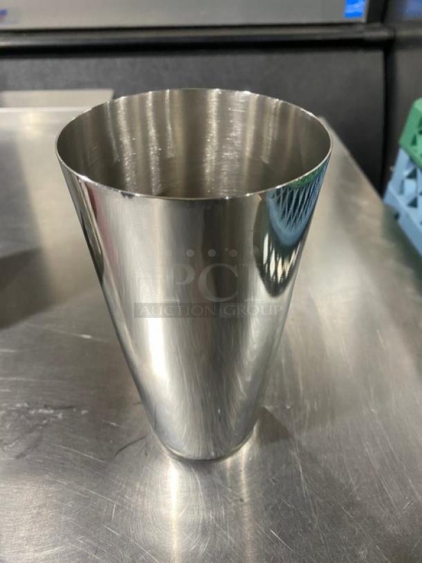 NEW ABC Commercial Stainless Steel 30 Oz. Cocktail Shaker, Model CS-30-P, pristine condition, ideal for professional bartending.