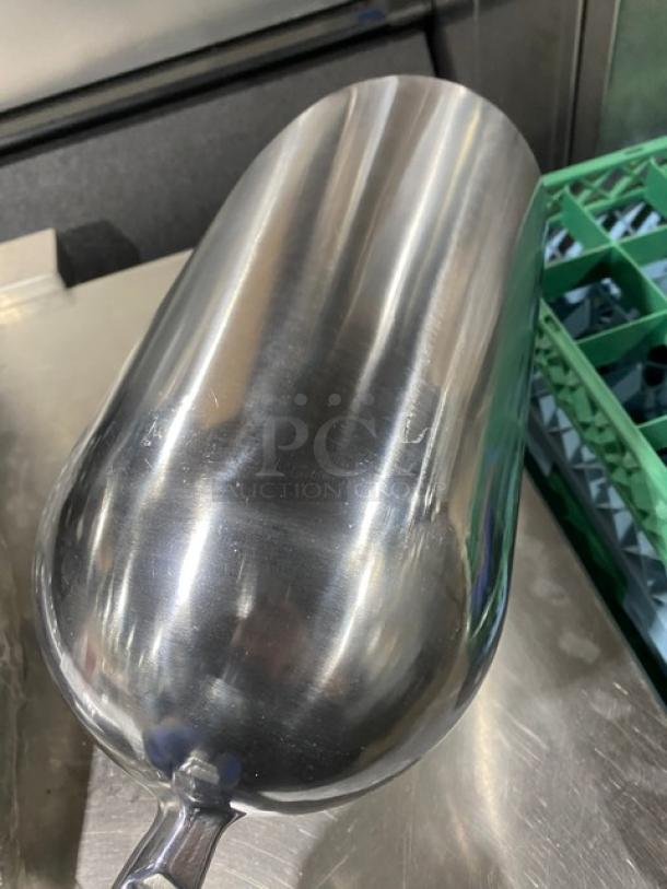 New commercial stainless steel 85 oz round ice scoop, polished finish, durable construction, ideal for food service.