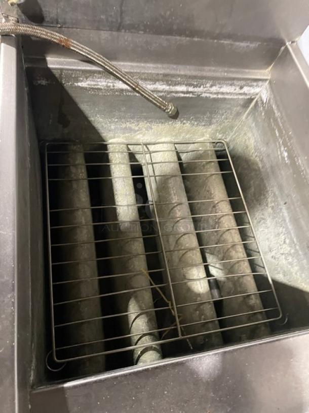 Anets GPC18 stainless steel pasta cooker, natural gas, with backsplash. Used condition, see interior and heating rods.