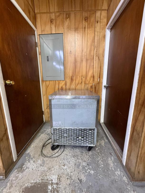 TRUE TSSU-27-08-HC refrigerated sandwich prep table, right-hinged door, worn condition, visible wear on stainless steel exterior.