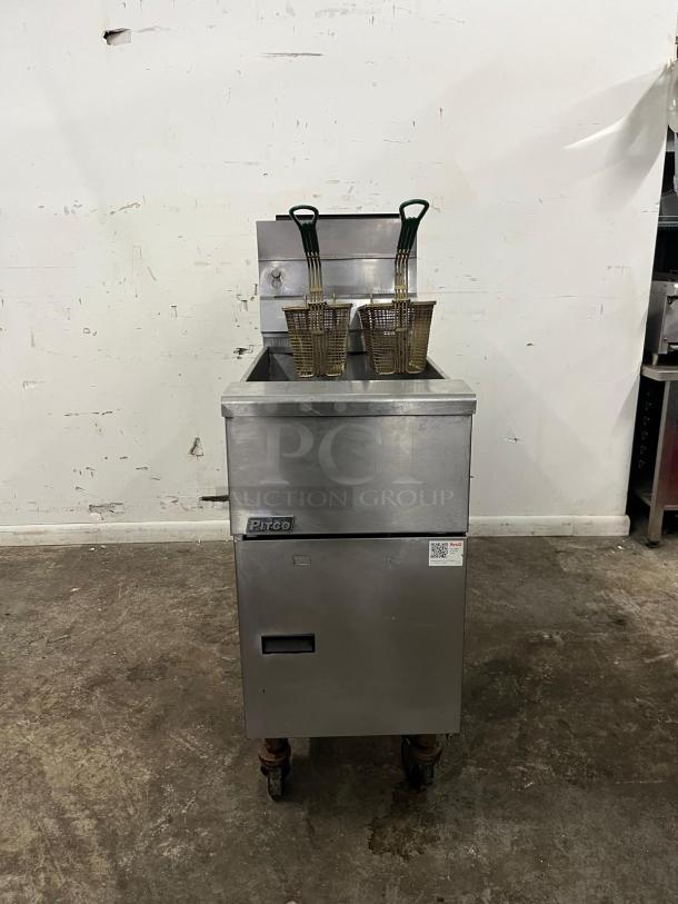 PITCO SG14-S gas fryer, 50 lb vat, floor model, natural gas. Features stainless steel finish and dual baskets.