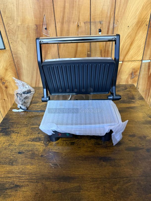 Brand new Elite Gourmet Panini Press & Indoor Grill, nonstick, floating hinge, contact grill, model Elite Gourmet.