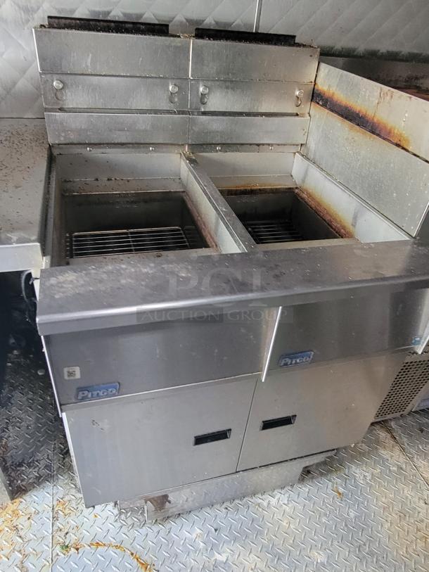 24' Quality food trailer from 2020, featuring dual fryers and storage. Slight wear visible. Ready for use.