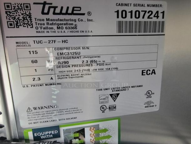Label on True refrigeration unit model TUC-27F-HC, uses R290 refrigerant, equipped with eco-friendly system.