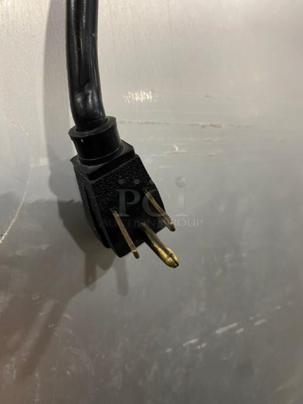 Power plug of a Hoshizaki SafeTemp Series refrigerator, Model RH1AAC, showing a 115V 1 Phase connection.