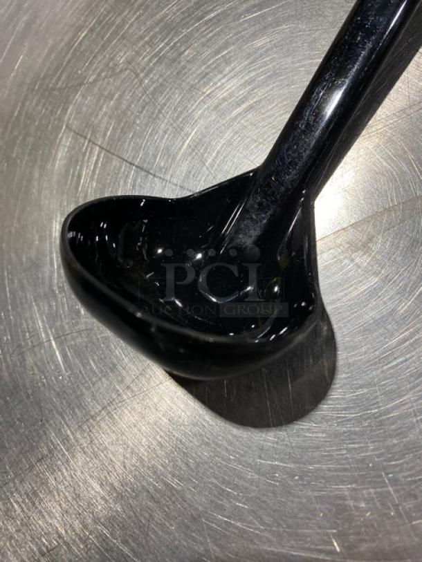 Carlisle 9.5" black lemon vinaigrette ladle, model 02955979, new condition. Commercial-grade, glossy finish.