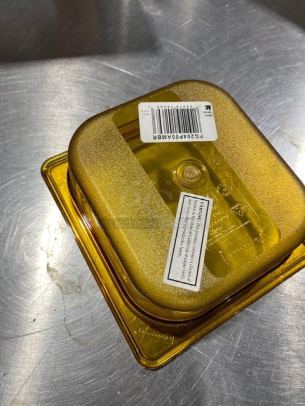 Rubbermaid Commercial Amber High Heat 1/6 Size Food Pan, Model FG204P00AMBR, new condition, barcode and label visible.