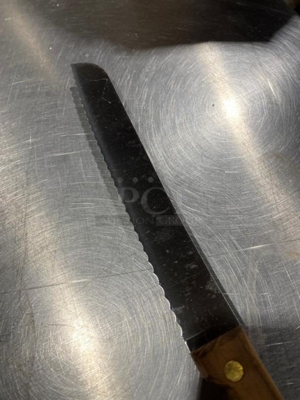 Dexter Russell 8" bread knife, stainless steel, model 628, with traditional wooden handle, new condition.