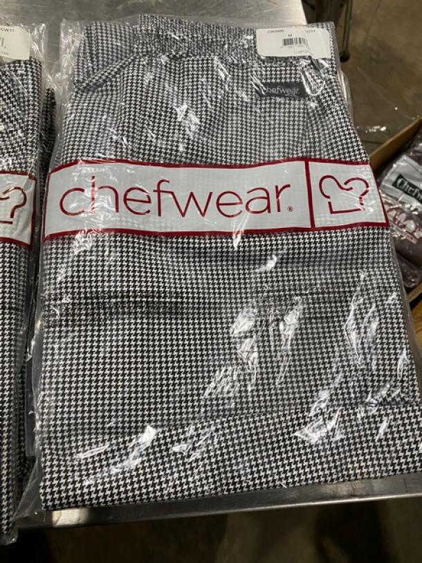 NEW Chefwear CW3950 black & white medium chef pants, in packaging. Houndstooth pattern, high-quality material.