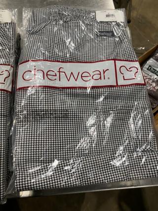 NEW Chefwear CW3950 black & white medium chef pants, in packaging. Houndstooth pattern, high-quality material.